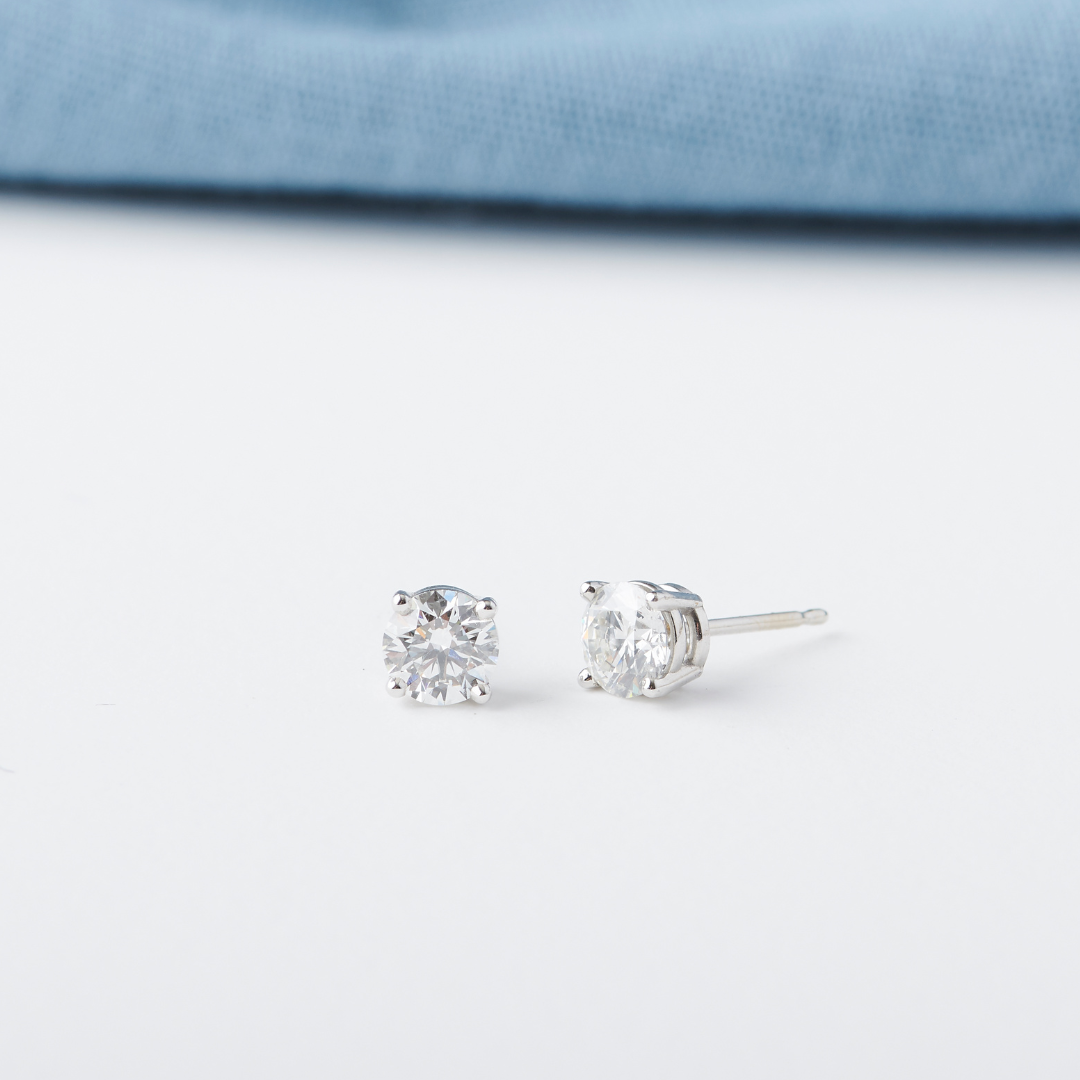 Diamond Studs or Bracelet? Timeless Jewellery Gifts for Every Woman