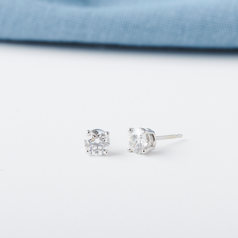 Diamond Studs or Bracelet? Timeless Jewellery Gifts for Every Woman