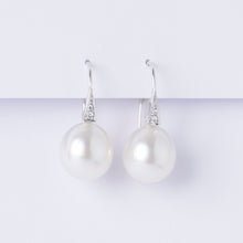 Load image into Gallery viewer, Manchester South Sea Pearl Earrings