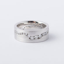 Load image into Gallery viewer, White Gold Strata ring