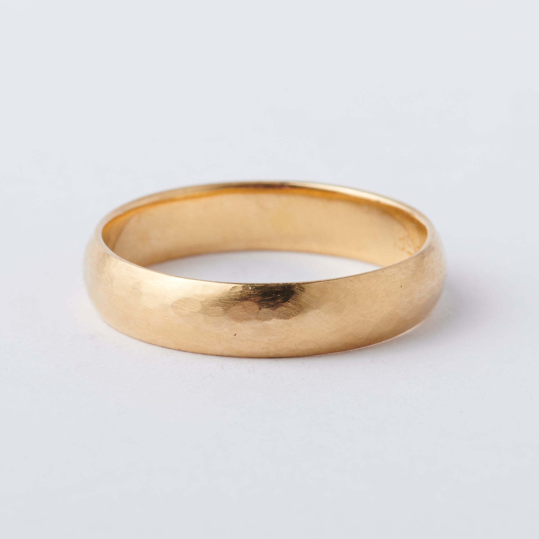 Hammered 2025 band ring