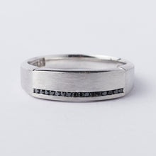 Load image into Gallery viewer, White Gold and Black Diamond Row Band